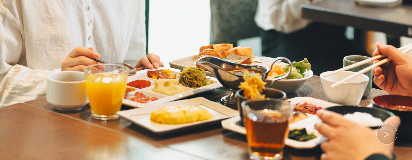 하루의 시작에 기쁜 아침 식사