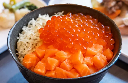 自慢の特製海鮮丼
