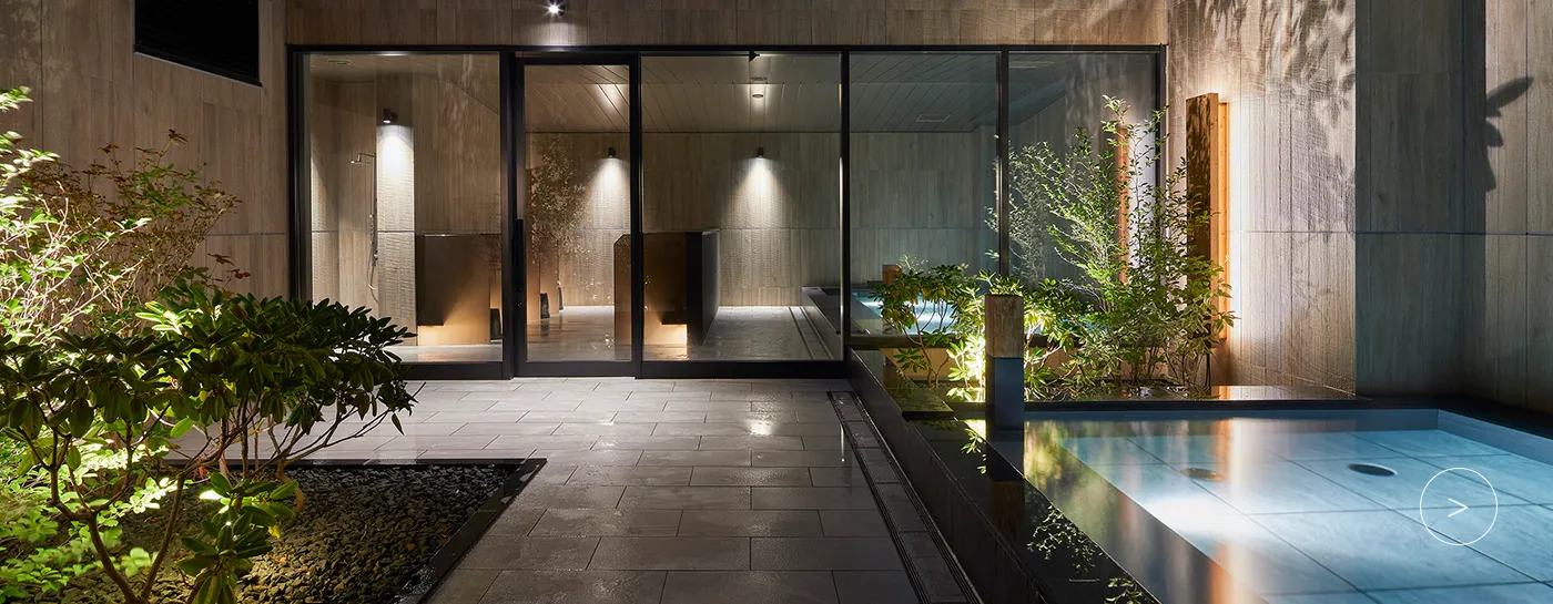 호텔 최상층에 위치한 천공 노천탕