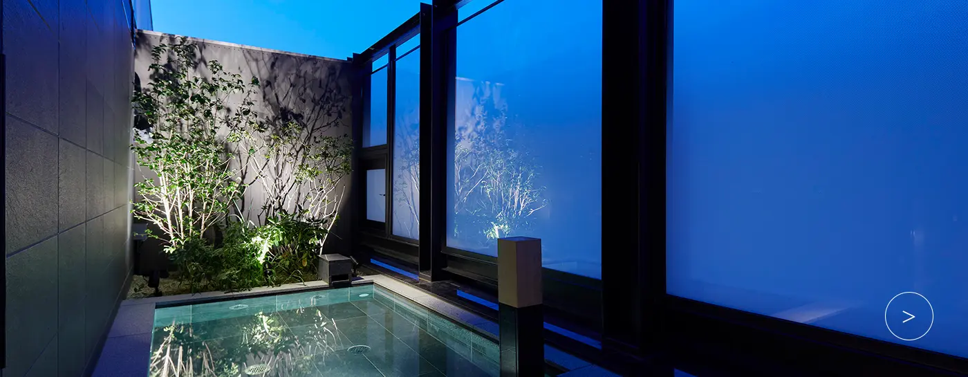 호텔 최상층에 위치한 천공 노천탕